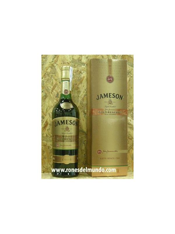 JAMESON GOLD RESERVER - Jameson es un whiskey irlandés mezclado (blended), producido por primera vez en 1780. Originalmente uno de los cuatro whiskeys más importantes de Dublín, hoy en día es destilado en Cork (Irlanda), aunque la mezcla sigue llevándose a cabo en Dublín. Las ventas anuales superan los 22 millones de botellas, haciendo de Jameson el whiskey irlandés más vendido del mundo
